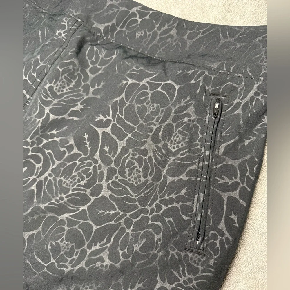 Orvis Women's Embossed‎ Pull-On Travel Skort XL - Picture 2 of 8